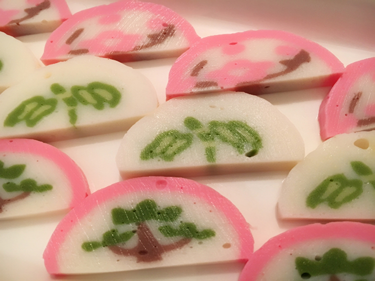 写真：おせち料理　かまぼこ